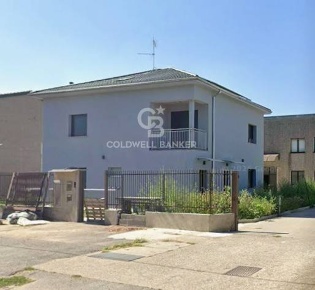 Foto Appartamento in VIA ASPESI 139, Samarate Centro di 100 m² con 3 locali