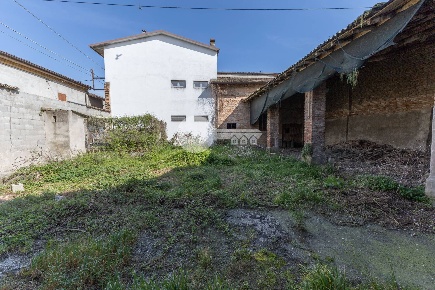 Foto Casa indipendente in Via Montebello 6, Gottolengo Centro di 280 m²