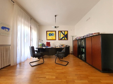 Foto Ufficio in via Francesco Crispi, Catanzaro San Leonardo di 100 m²