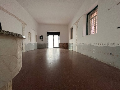 Foto Negozio in via Vincenzo De Grazia, Catanzaro Centro Storico di 250 m²