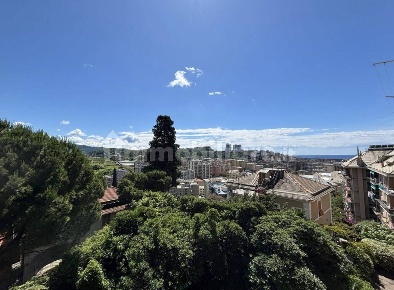 Foto Appartamento in Via Domenico Oliva, Genova Sestri Ponente di 120 m²