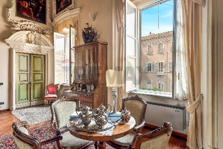 Foto Villa unifamiliare a Piacenza Centro Storico di 700 m² con 13 locali