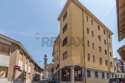 Foto Locale commerciale in VIA BISCALDI 2/4, Tromello Centro di 138 m²