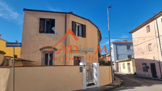 Foto Casa indipendente in Viale IV novembre, Cascina di 100 m² con 5 locali