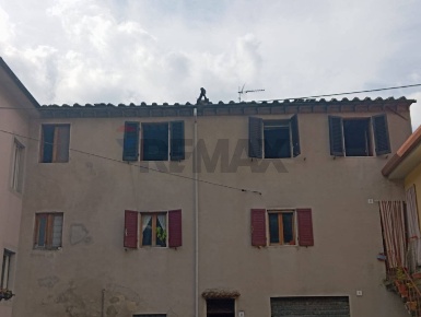 Foto Appartamento a Bagni di Lucca Centro di 80 m² con 6 locali in vendita