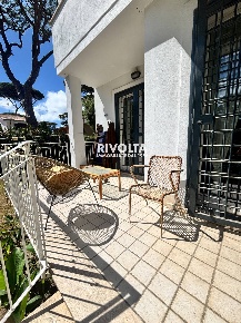 Foto Villa unifamiliare in Via Portovenere, Fiumicino Fregene di 200 m²