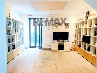 Foto Appartamento in Via Santa Teresa Degli Scalzi, Napoli Sanità di 197 m²