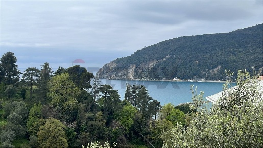 Foto Appartamento a Moneglia Centro di 50 m² con 3 locali in vendita