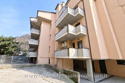 Foto Appartamento a Acquasanta Terme Centro di 189 m² con 8 locali