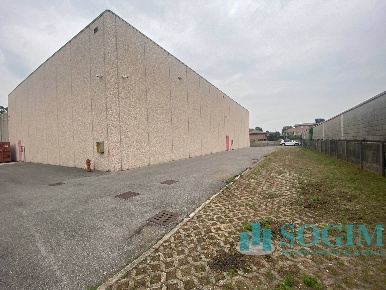 Foto Capannone industriale in Via Virgilio 6, Giussano Centro di 2550 m²