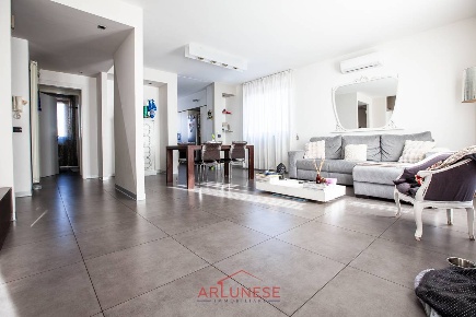 Foto Appartamento in Via Mantegna 31, Parabiago di 120 m² con 4 locali