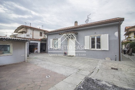 Foto Casa indipendente in VIA CARDUCCI TORRE DEL LAGO, Viareggio di 135 m²