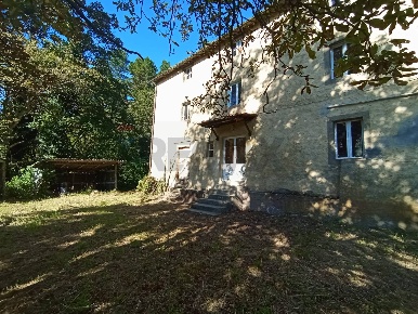 Foto Rustico a Lucca Ponte a Moriano di 280 m² con 15 locali in vendita