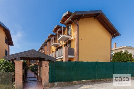 Foto Appartamento in Via Pravallo 3, Lozza di 75 m² con 3 locali in vendita