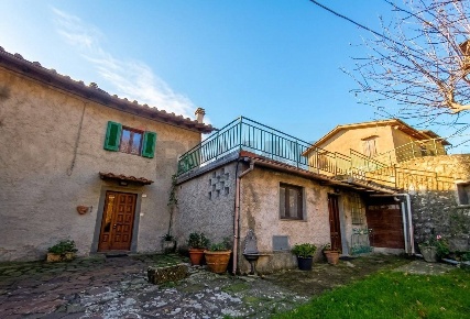 Foto Casa indipendente in via della torre 53, Villa Basilica di 271 m²