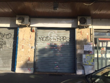 Foto Locale commerciale in Via Della Pineta Sacchetti, Roma di 49 m²