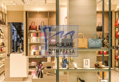 Foto Negozio in Strada Garibaldi, Parma Centro Storico di 125 m² in affitto