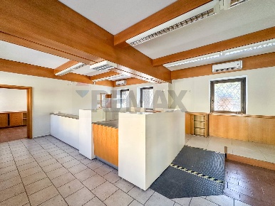 Foto Locale commerciale in VIA CAVOUR 9-11, San Germano Vercellese