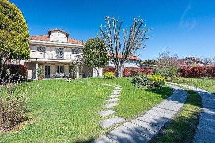 Foto Villa unifamiliare in Via Parisietto 19, Vinovo Semicentro di 500 m²