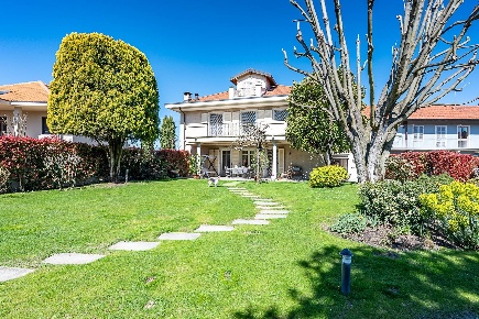 Foto Villa unifamiliare in Via Parisietto 19, Vinovo Semicentro di 500 m²