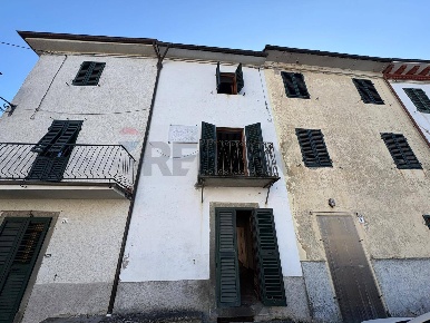Foto Case semi ndipendenti a Bagni di Lucca Benabbio di 172 m² con 8 locali