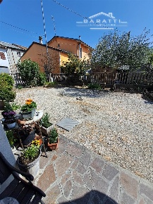 Foto Villa bifamiliare a Poggio Rusco di 180 m² con 8 locali in vendita