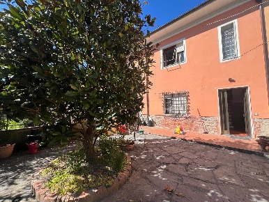 Foto Appartamento in via della pieve, Capannori di 125 m² con 5 locali