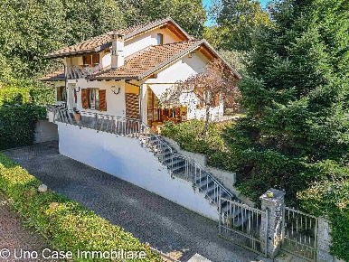 Foto Villa unifamiliare in Via Pertini 8, Montalto Dora di 165 m²