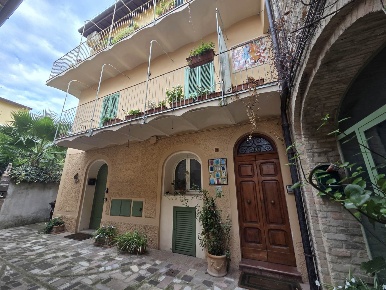 Foto Appartamento in Via Patrono d'Italia 24, Assisi di 93 m² con 4 locali
