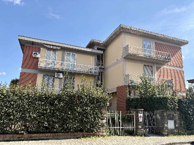 Foto Appartamento a Campi Bisenzio Centro di 135 m² con 5 locali in vendita
