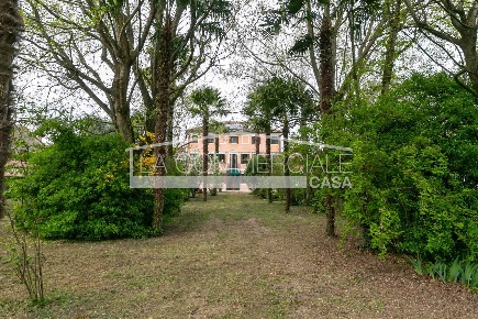 Foto Villa unifamiliare a Casale sul Sile Centro di 420 m² con 12 locali
