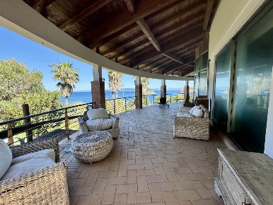 Foto Villa unifamiliare a Rio Cavo di 530 m² con 10 locali in vendita