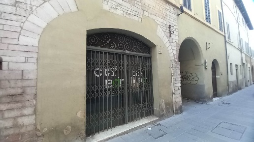 Foto Locale commerciale in Via Antonio Gramsci 83, Foligno Centro Storico