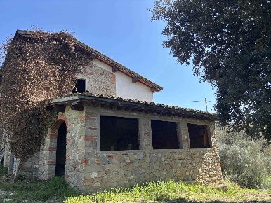 Foto Rustico a Terranuova Bracciolini di 160 m² con 6 locali in vendita