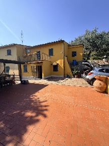 Foto Appartamento a Prato La Querce di 100 m² con 4 locali in affitto