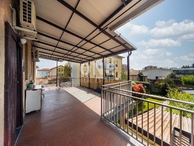 Foto Villa bifamiliare in Via Monte Pasubio  12, Monza San Rocco di 220 m²