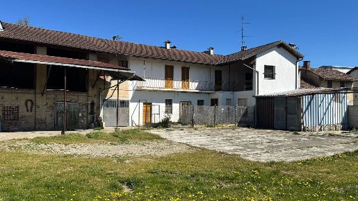 Foto Rustico a Mortara Centro di 300 m² con 6 locali in vendita