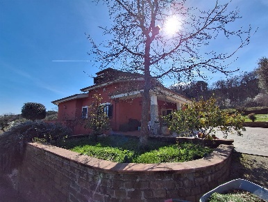 Foto Villa unifamiliare a Capena di 300 m² con 5 locali in vendita