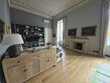 Foto Appartamento in Via Assarotti 25, Genova Manin di 280 m² con 12 locali