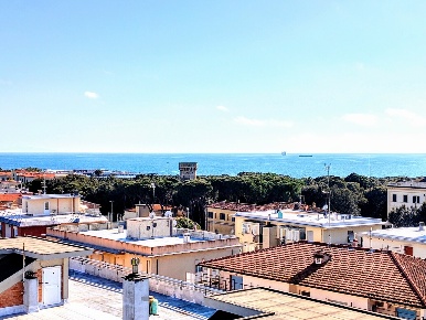 Foto Appartamento in Via Antonio Rosmini Serbati, Livorno Ardenza di 108 m²