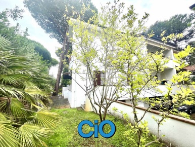 Foto Villa unifamiliare a Cervia Mare di 230 m² con 9 locali in vendita