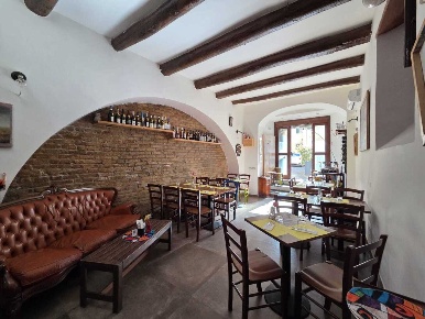 Foto Attività commerciale in Vicolo Piantanova 3, Salerno di 50 m²