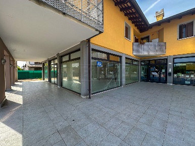 Foto Locale commerciale in Via Udine, Castions di Strada Centro di 263 m²