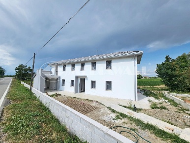 Foto Casa indipendente a Chions Centro di 190 m² con 11 locali in vendita