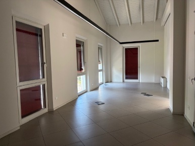 Foto Ufficio in Viale Isonzo, Reggio nell'Emilia Gardenia di 1000 m²