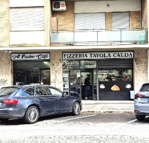 Foto Negozio in Via Cipriano Facchinetti, Roma di 100 m² con 2 locali