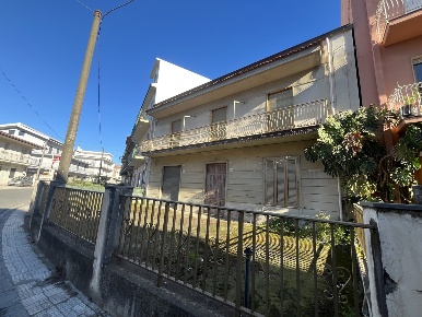 Foto Casa indipendente in Via STATALE SANT'ANTONINO 523, Centro di 300 m²