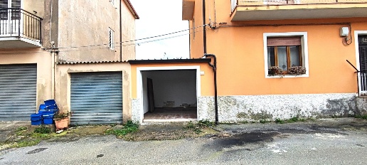 Foto Box in Via C. BATTISTI 44, Girifalco Centro di 13 m² con 1 locali