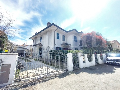 Foto Villa bifamiliare in Via SAN ZENO 27, Treviso San Zeno di 150 m²