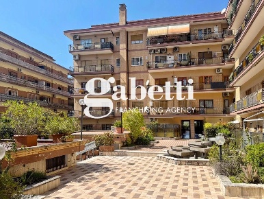 Foto Appartamento in Via SCIPIO SIGHELE 26, Roma Villa Gordiani di 94 m²